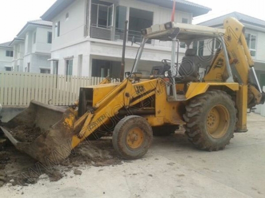รถตักหน้าขุดหลัง ยี่ห้อ JCB