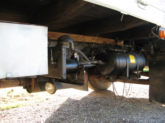 ขาย 6ล้อ ฮีโน่ สิงห์ไฮเทค 195 แรง ยาว 7.20 ปี1995  สภาพสวยเดิมเครื่องดี พร้อมใช้งาน ชมก่อนได้ครับ สนใจติดต่อ 081-9425443