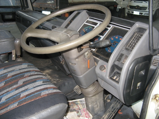 ขาย 6ล้อ ฮีโน่ สิงห์ไฮเทค 195 แรง ยาว 7.20 ปี1995  สภาพสวยเดิมเครื่องดี พร้อมใช้งาน ชมก่อนได้ครับ สนใจติดต่อ 081-9425443