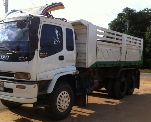 ISUZU DECA FXZ 270 HP EURO1 ปี 40 สิบล้อดั๊มพ์ 2 เพลา กระบะดั๊มพ์เหล็ก 12 ตันของสามมิตรลอนเฉียง เครื่องแน่นแรง ภายในเก๋งคอนโซลสวยครบพร้อม แอร์เย็น พวงมาลัยเพาเวอร์ ระบบเบรคทริ๊ปฟี้ครบ ช่วงล่างคัชซีสวยเดิมๆ ยางสภาพดี 10 เส้นประมาณ 70\% พร้อมบรรทุกพร้อมใช้งา ISUZU DECA FXZ 270 HP EURO1 ปี 40 สิบล้อดั๊มพ์ 2 เพลา กระบะดั๊มพ์เหล็ก 12 ตันของสามมิตรลอนเฉียง เครื่องแน่นแรง ภายในเก๋งคอนโซลสวยครบพร้อม แอร์เย็น พวงมาลัยเพาเวอร์ ระบบเบรคทริ๊ปฟี้ครบ ช่วงล่างคัชซีสวยเดิมๆ ยางสภาพดี 10 เส้นประมาณ 70\% พร้อมบรรทุกพร้อมใช้งา