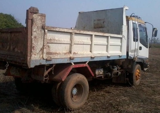 ISUZU DECA 195 HP 6HE1 หกล้อดั๊มพ์ กระบะดั๊มพ์เหล็ก 6 ตันความยาว 3.60 เมตรสภาพดีไม่มีผุกร่อน เครื่องแห้งแรงดี ภายในเก๋งคอนโซลสวยครบ แอร์ พวงมาลัยเพาเวอร์ กระจกไฟฟ้า ระบบเบรคทริ๊ปฟี้ ช่วงล่างใหญ่คัชซีไม่มีดาม ยาง 8.25 ขอบ 16 สภาพดี 70\% พร้อมบรรทุกพร้อมใช้ง