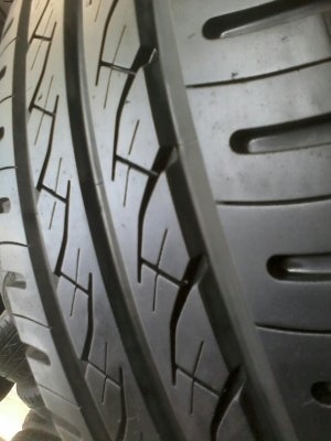 ขายยาง205/60/15 ปี 09 YOKOHAMA A.driver 1 ชุด  ราคา :  3,000.00  บาท