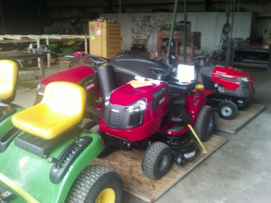 เหลือ John Deere 2 คันสุดท้าย รถตัดหญ้านั่งขับ