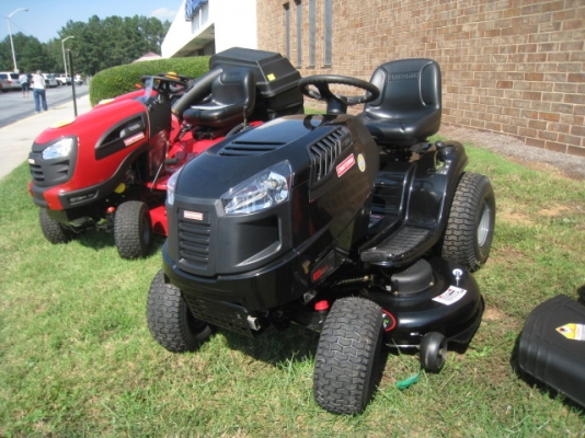 เหลือ John Deere 2 คันสุดท้าย รถตัดหญ้านั่งขับ