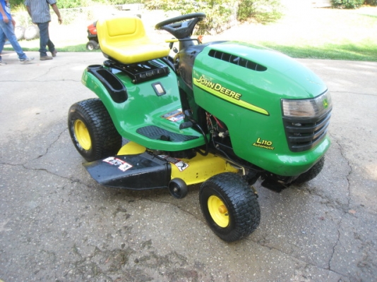 เหลือ John Deere 2 คันสุดท้าย รถตัดหญ้านั่งขับ
