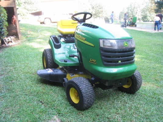เหลือ John Deere 2 คันสุดท้าย รถตัดหญ้านั่งขับ
