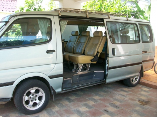 ขายรถตู้ TOYOTA COMMUTOR ดีเซลสภาพพร้อมใช้ เบอร์0878251614