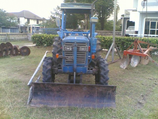 ขายรถไถญี่ปุ่น อิเซกิ ISEKI  TL 4201  4X4WD(ขับเคลื่อน4ล้อ)เทอโบ พ.เพาเวอร์  ผาน6  ใบมีดดันดิน