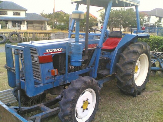 ขายรถไถญี่ปุ่น อิเซกิ ISEKI  TL 4201  4X4WD(ขับเคลื่อน4ล้อ)เทอโบ พ.เพาเวอร์  ผาน6  ใบมีดดันดิน