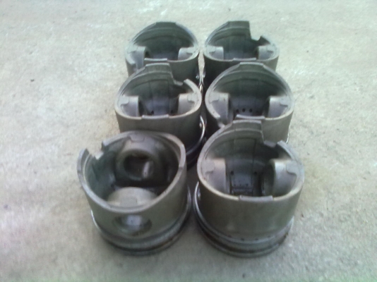 ต้องการขายลูกสูบก๊าซ NGV ของ  MITSUBISHI 527 TURBO  6 ลูก ของแท้ๆถอดจากรถ