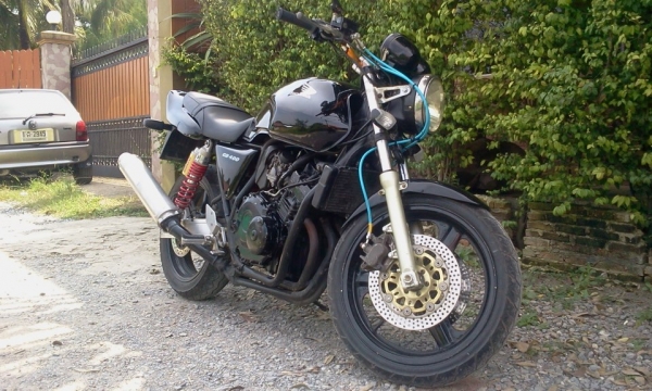 ขาย Honda Jade 250 CC แต่งเป็น Super 4 รถพร้อมใช้ 39000 สนใจติต่อ 081-828-2734 / 089-153-3245