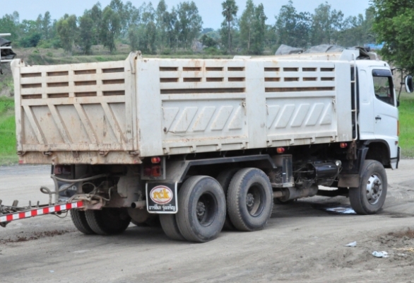 ขายดาวน์ Hino Mega 320 แรงม้า / 2 เพลา มีระบบลากพ่วง