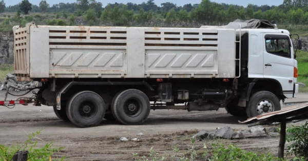 ขายดาวน์ Hino Mega 320 แรงม้า / 2 เพลา มีระบบลากพ่วง