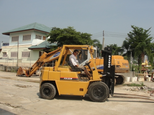 ขายรถโฟกลิฬต์ หนัก 3.5 ต้น เจ้าของขายเอง มือ 2 หนัก 3.5 ตัน