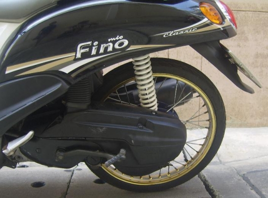ขาย Yamaha Fino 115cc สีดำ ขาว จดทะเบียนปี47  พรบ.หมด ก.ค.56