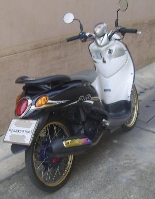 ขาย Yamaha Fino 115cc สีดำ ขาว จดทะเบียนปี47  พรบ.หมด ก.ค.56