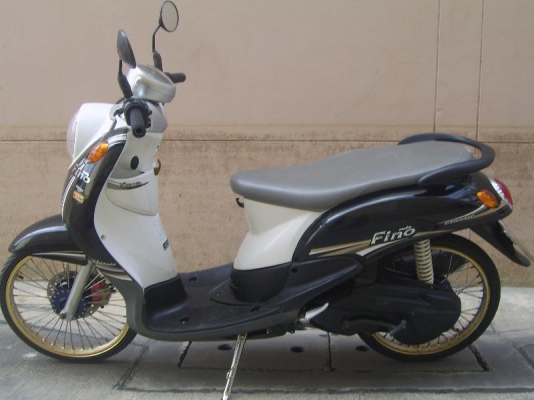 ขาย Yamaha Fino 115cc สีดำ ขาว จดทะเบียนปี47  พรบ.หมด ก.ค.56