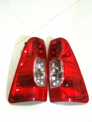 ไฟท้าย ISUZU D MAX HI-LANDER GOLD SERIES ข้างล่ะ 800บาท Tel.085-150-9040 ไฟท้าย ISUZU D MAX HI-LANDER GOLD SERIES ข้างล่ะ 800บาท Tel.085-150-9040