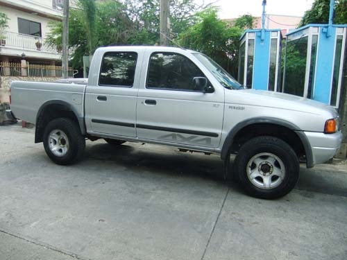 รีบใช้ตังค์ FORD RANGER 2.5 XLT 4WD 4ประตู ตัวท๊อป แอร์แบคคู่ เอบีเอสน ปี 2001