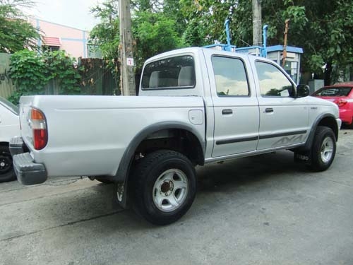 รีบใช้ตังค์ FORD RANGER 2.5 XLT 4WD 4ประตู ตัวท๊อป แอร์แบคคู่ เอบีเอสน ปี 2001