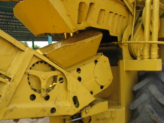 ขายรถตัดอ้อย CAMECO ล้อยางแท้ ปี 98 ขายรถตัดอ้อย CAMECO ล้อยางแท้ ปี 98