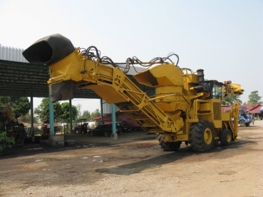 ขายรถตัดอ้อย CAMECO ล้อยางแท้ ปี 98 ขายรถตัดอ้อย CAMECO ล้อยางแท้ ปี 98