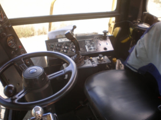 ขายรถตัดอ้อย CAMECO ล้อยางแท้ ปี 98 ขายรถตัดอ้อย CAMECO ล้อยางแท้ ปี 98