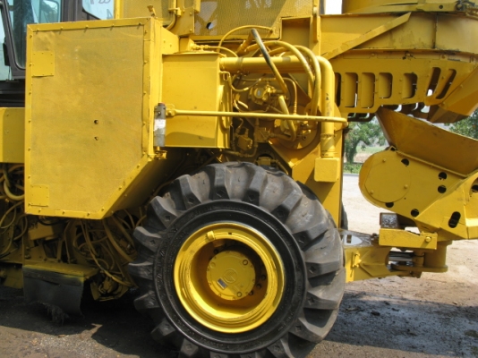 ขายรถตัดอ้อย CAMECO ล้อยางแท้ ปี 98 ขายรถตัดอ้อย CAMECO ล้อยางแท้ ปี 98