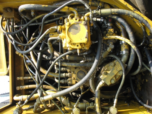 ขายรถตัดอ้อย CAMECO ล้อยางแท้ ปี 98 ขายรถตัดอ้อย CAMECO ล้อยางแท้ ปี 98