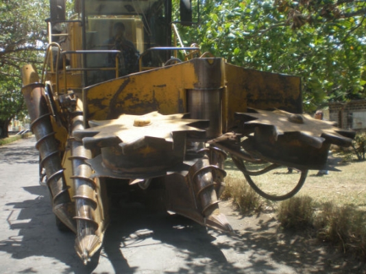 ขายรถตัดอ้อย CAMECO ล้อยางแท้ ปี 98 ขายรถตัดอ้อย CAMECO ล้อยางแท้ ปี 98