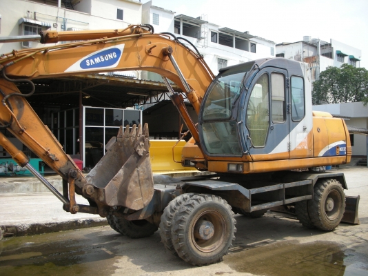 รถขุดล้อยาง รถขุดล้อยาง