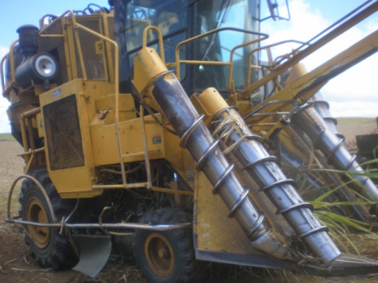 ขายรถตัดอ้อย CAMECO ล้อยางแท้ ปี 99