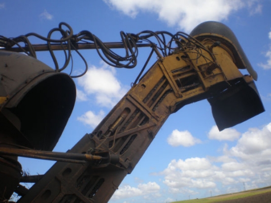 ขายรถตัดอ้อย CAMECO ล้อยางแท้ ปี 99