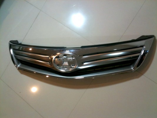 กระจังหน้า แคมรี่ (ไฮบริด) ใส่ในรุ่นธรรมดาได้ อัพเกรด สภาพ 90\% ราคา 2,000 บาท ต่อรองได้ tel.085-150-9040