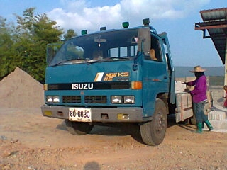 ขาย 6 ล้อ NPR 115 แรงม้า ปี 31 ห้างแท้ แถมคอกไม้ สด ผ่อน ได้ โทร 082-1389459