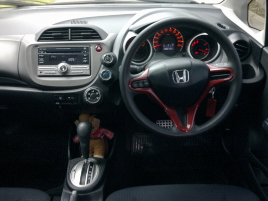 HONDA  JAZZ  1.5  VTEC  รถสวย รถบ้าน พร้อมติดแก็ส  LPG