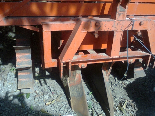 ขายFrod T3 สภาพพร้อมใช้ ราคานี้มีแถมเครื่องปลูกอ้อยด้วยนะ