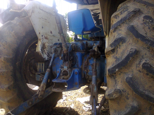 ขายFrod T3 สภาพพร้อมใช้ ราคานี้มีแถมเครื่องปลูกอ้อยด้วยนะ