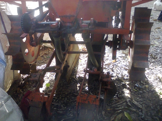 ขายFrod T3 สภาพพร้อมใช้ ราคานี้มีแถมเครื่องปลูกอ้อยด้วยนะ