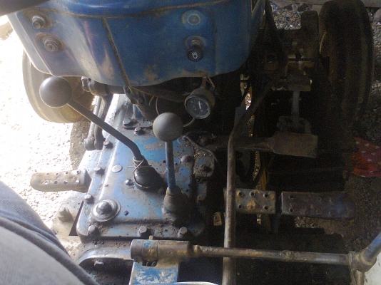 ขายFrod T3 สภาพพร้อมใช้ ราคานี้มีแถมเครื่องปลูกอ้อยด้วยนะ