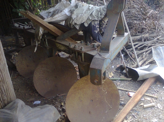 ขายFrod T3 สภาพพร้อมใช้ ราคานี้มีแถมเครื่องปลูกอ้อยด้วยนะ