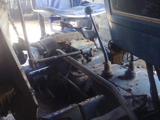 ขายFrod T3 สภาพพร้อมใช้ ราคานี้มีแถมเครื่องปลูกอ้อยด้วยนะ