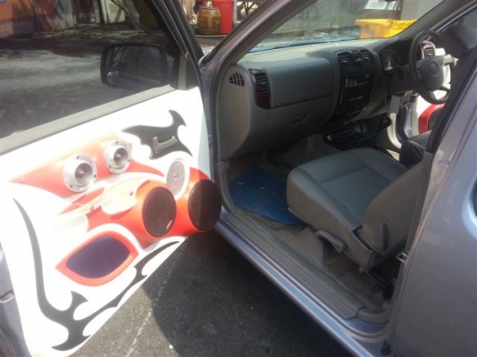 อีซุซุ ดีแม็ก เครื่อง 2500 ปี05 พวงมาลัยพาวเวอร์ เครื่องเสียงชุดใหญ่ แม็ก17 แม็กลายเนอร์ พาวเวอร์แอม 3 ตัว เครื่องเล่น CD/DVD สวยมากไม่เคยทำสี วิ่ง 70000 กว่าโล