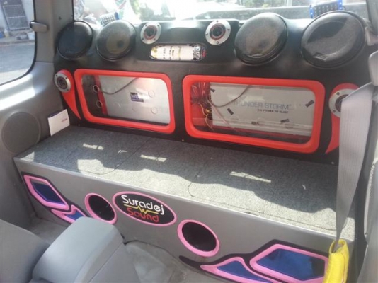 อีซุซุ ดีแม็ก เครื่อง 2500 ปี05 พวงมาลัยพาวเวอร์ เครื่องเสียงชุดใหญ่ แม็ก17 แม็กลายเนอร์ พาวเวอร์แอม 3 ตัว เครื่องเล่น CD/DVD สวยมากไม่เคยทำสี วิ่ง 70000 กว่าโล