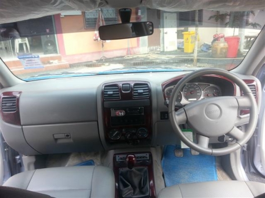 อีซุซุ ดีแม็ก เครื่อง 2500 ปี05 พวงมาลัยพาวเวอร์ เครื่องเสียงชุดใหญ่ แม็ก17 แม็กลายเนอร์ พาวเวอร์แอม 3 ตัว เครื่องเล่น CD/DVD สวยมากไม่เคยทำสี วิ่ง 70000 กว่าโล