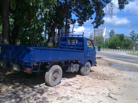 ขายด่วน..รถสี่ล้อ ISUZU ELF เครื่องยนต์ อีซูสุ 74 แรงม้า.