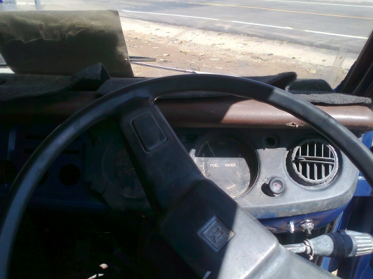 ขายด่วน..รถสี่ล้อ ISUZU ELF เครื่องยนต์ อีซูสุ 74 แรงม้า.