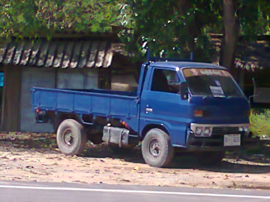 ขายด่วน..รถสี่ล้อ ISUZU ELF เครื่องยนต์ อีซูสุ 74 แรงม้า.