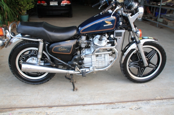 ขาย GL 400 รถประกวดเดิม สภาพสวย เครื่องดี ขับกลับได้เลย ทะเบียนแท้ ขาย GL 400 รถประกวดเดิม สภาพสวย เครื่องดี ขับกลับได้เลย ทะเบียนแท้