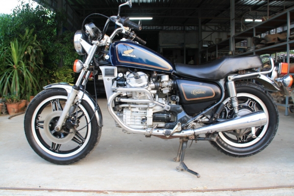 ขาย GL 400  รถประกวดเดิม สภาพสวย เครื่องดี ขับกลับได้เลย ทะเบียนแท้